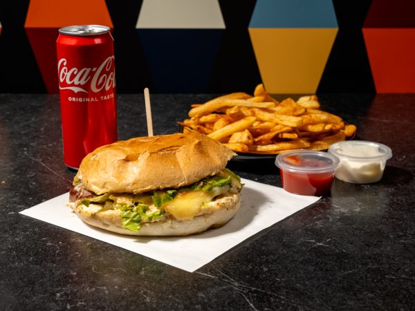 Buddy's burger + pommes + piće 0,33 (Kopiraj)